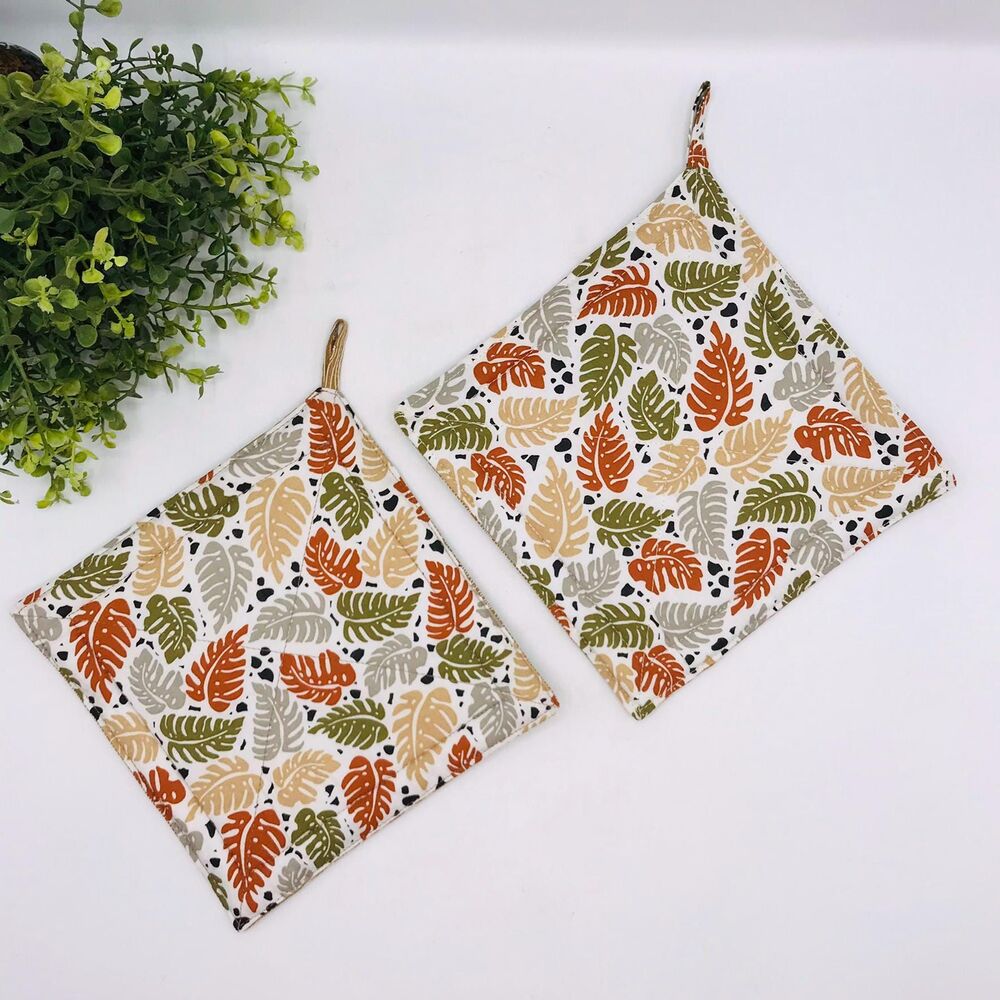 Set of 2 Square Potholders, Monstera Plant, 2 Piece Baking Gift Set 7x7 Inches